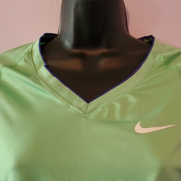 Nike Pro green t-shirt - Picture 5 of 10